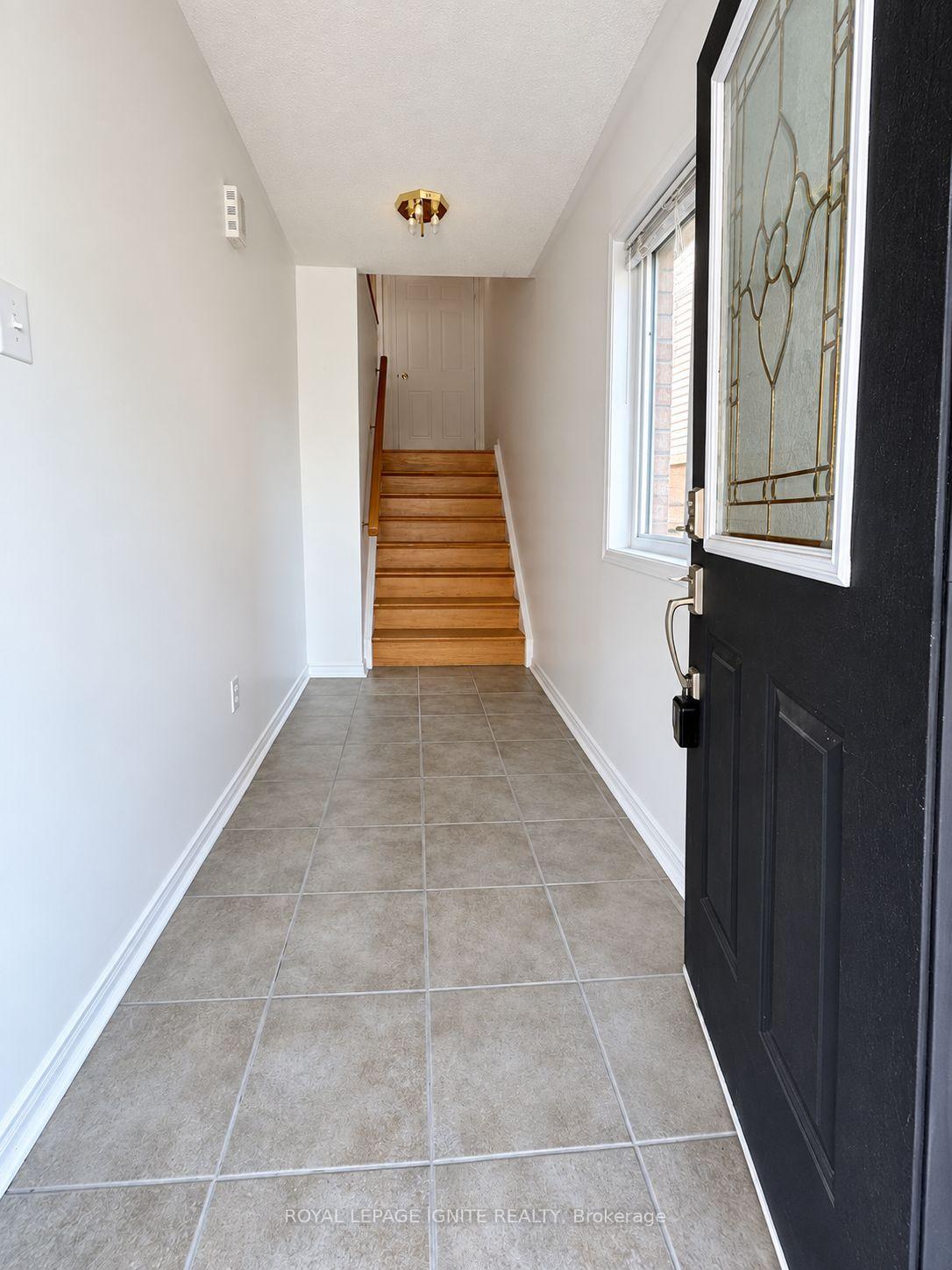 Photo 4 of 15 Mcgonigal Lane, Ajax, Central — HOMEH