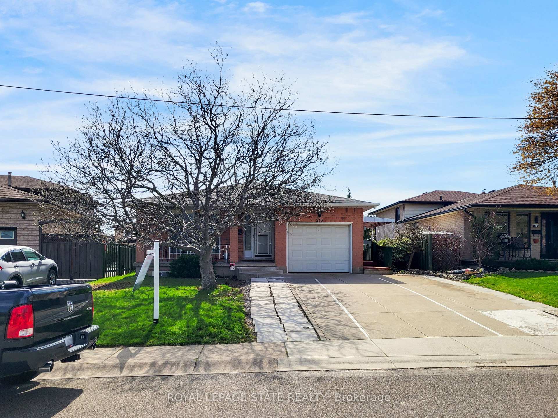 Photo 2 of Unit B2, 216 Ravenbury Drive, Hamilton, Randall — HOMEH