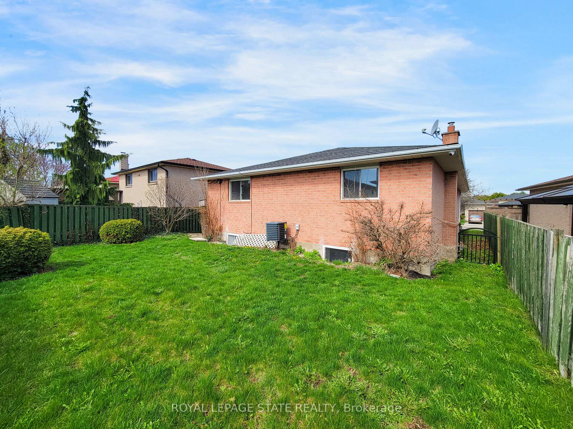 Photo 8 of Unit B2, 216 Ravenbury Drive, Hamilton, Randall — HOMEH