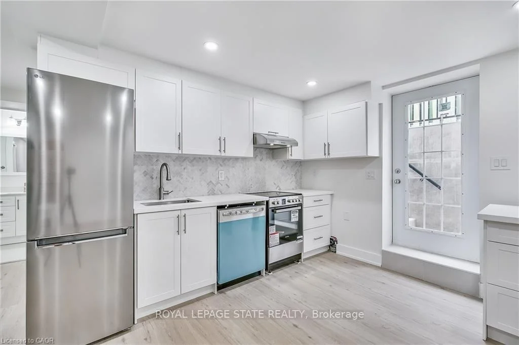 Photo 6 of Unit B2, 216 Ravenbury Drive, Hamilton, Randall — HOMEH