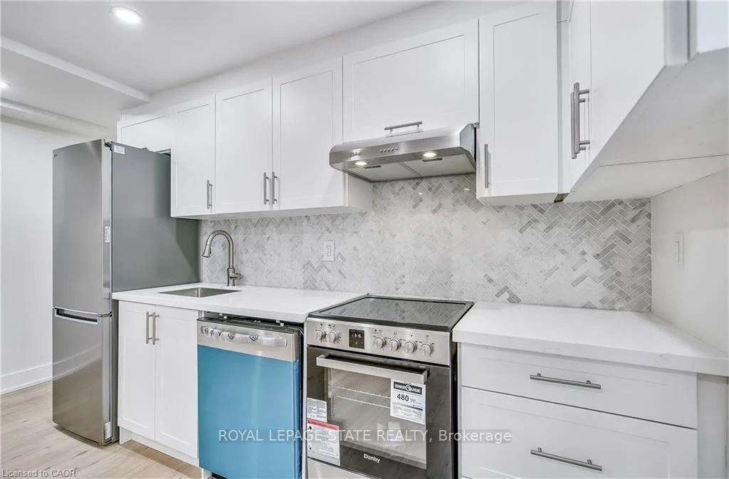 Photo 9 of Unit B2, 216 Ravenbury Drive, Hamilton, Randall — HOMEH