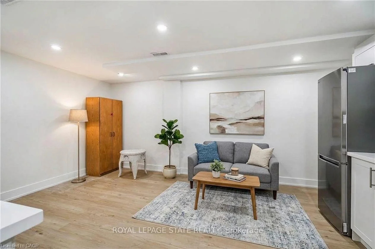 Photo 12 of Unit B2, 216 Ravenbury Drive, Hamilton, Randall — HOMEH