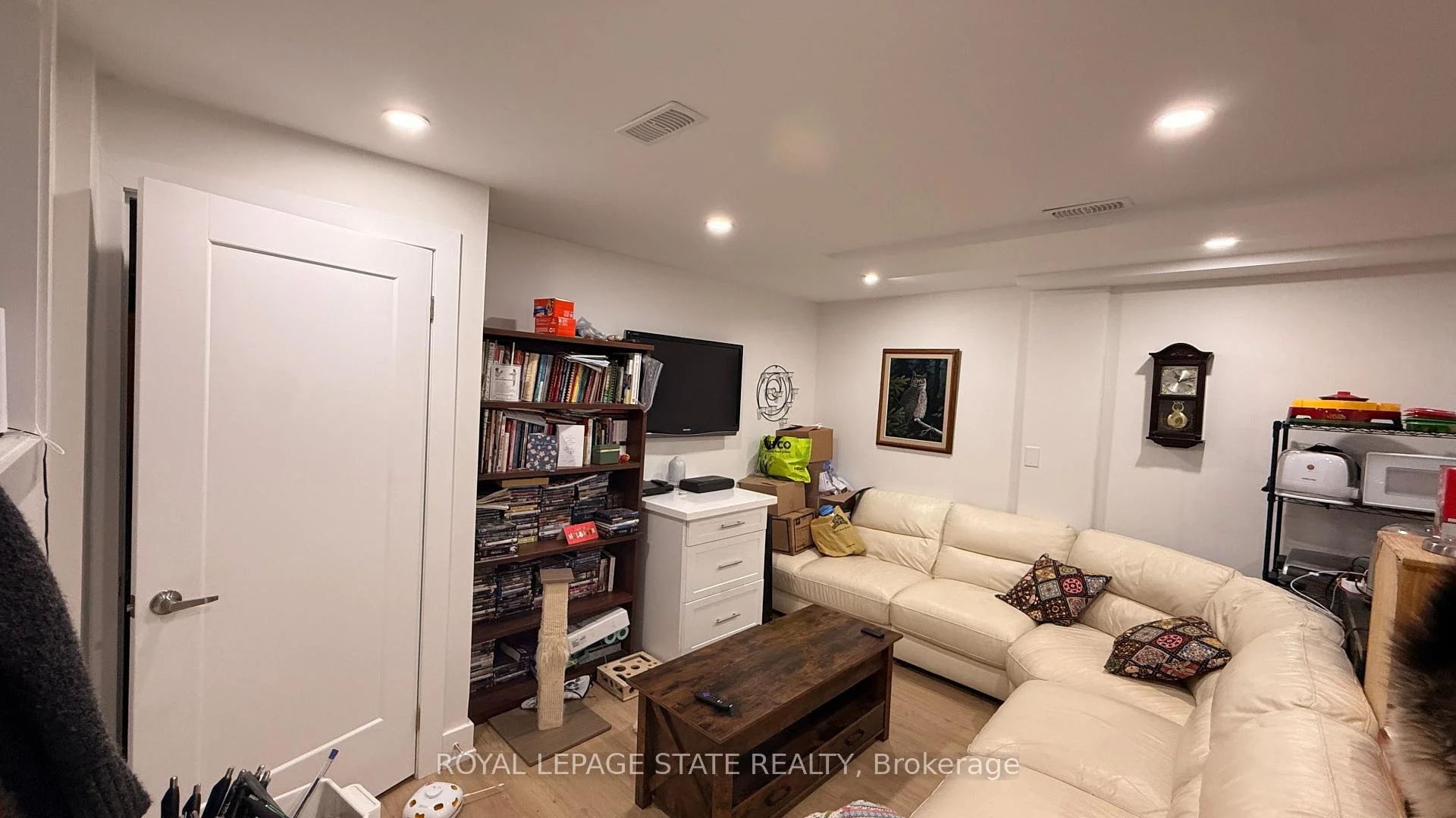 Photo 13 of Unit B2, 216 Ravenbury Drive, Hamilton, Randall — HOMEH