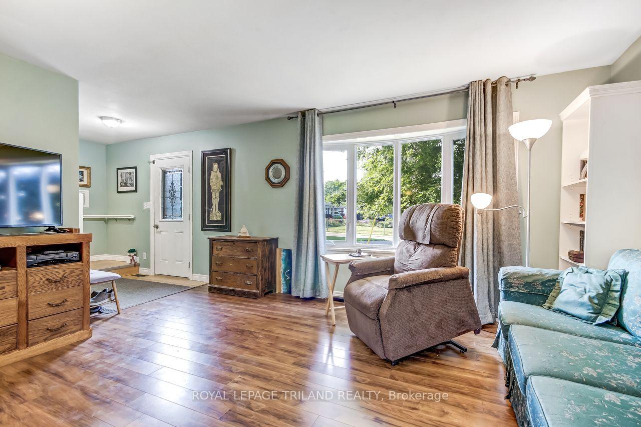 Photo 5 of 3 Gregory Place, St. Thomas — HOMEH