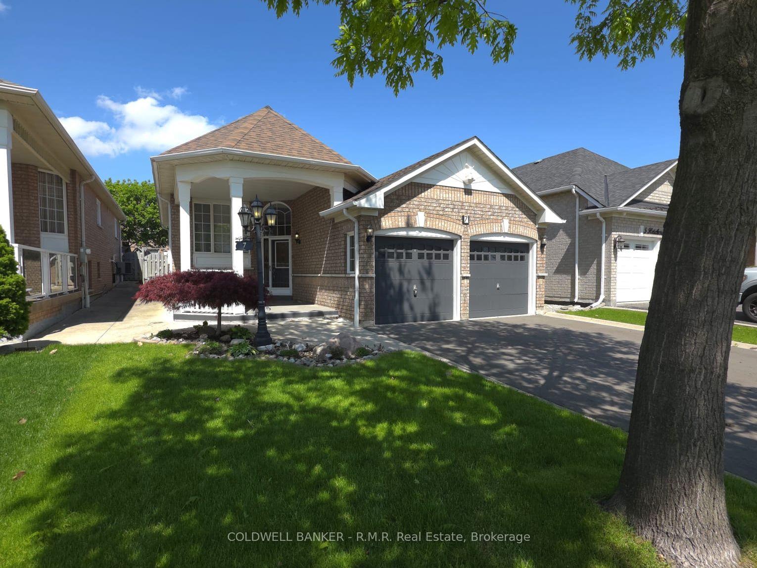 Front of 7 Fletchers Creek Boulevard
