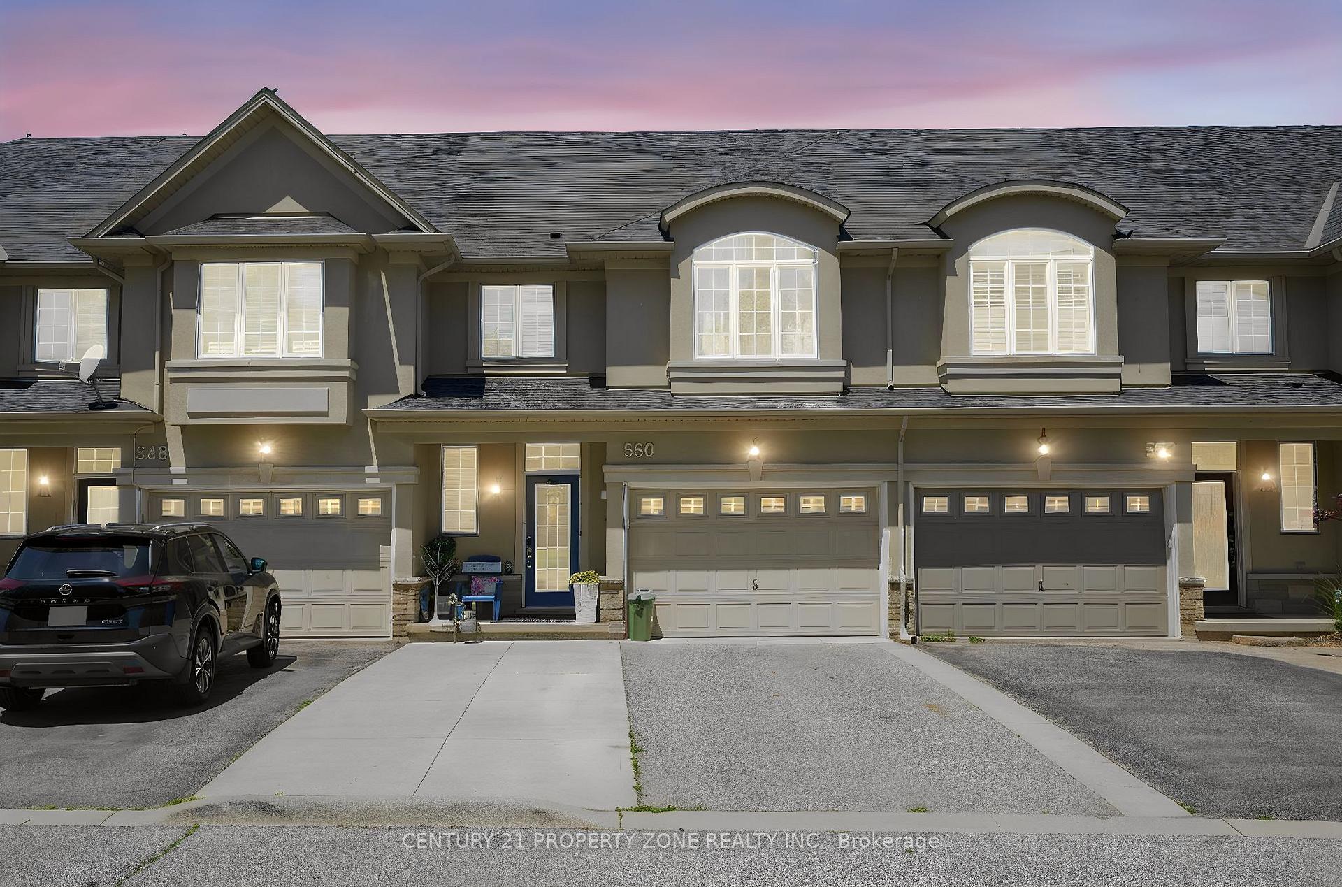 Photo 1 of 550 Stonehenge Drive, Hamilton, Meadowlands — HOMEH