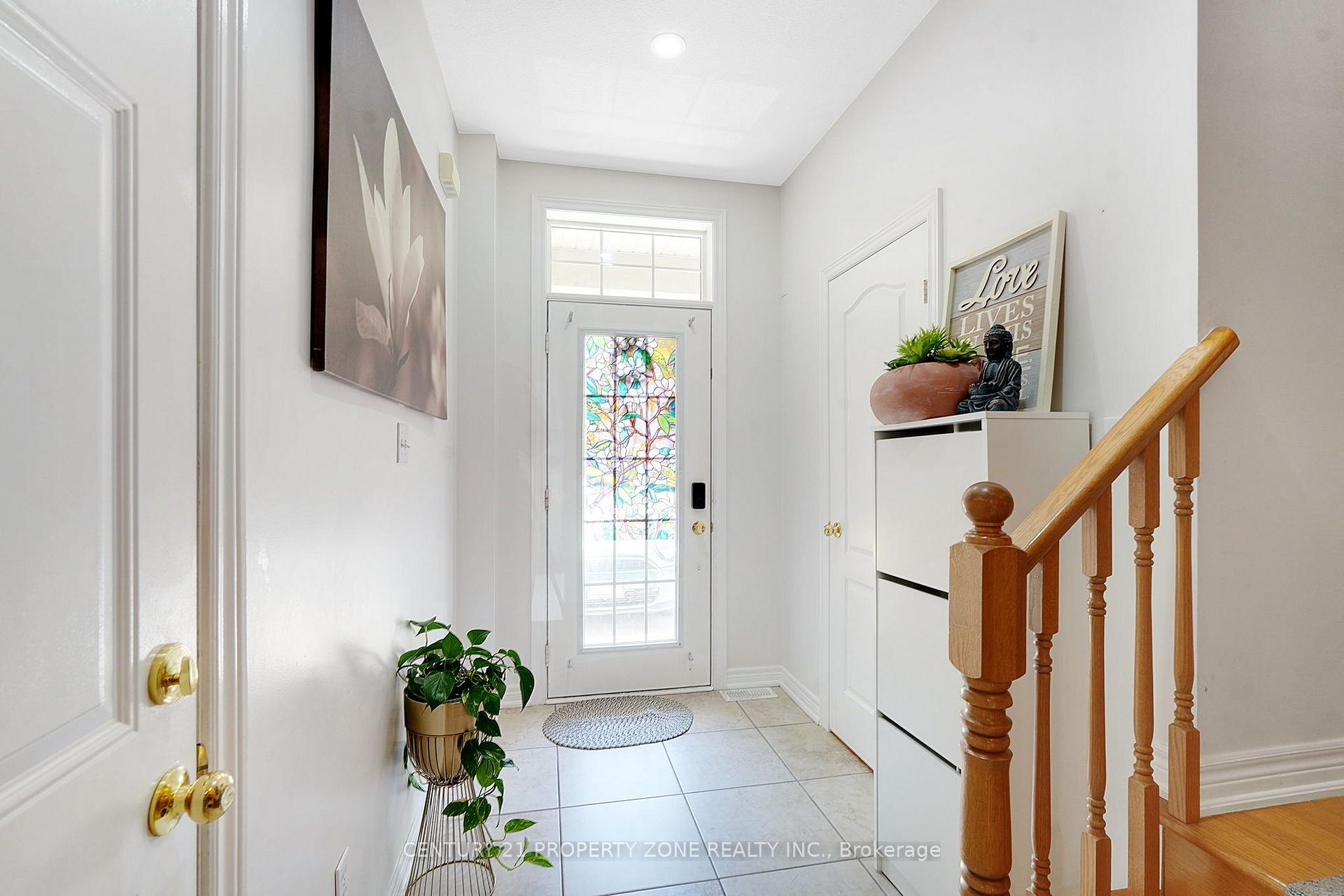 Photo 8 of 550 Stonehenge Drive, Hamilton, Meadowlands — HOMEH