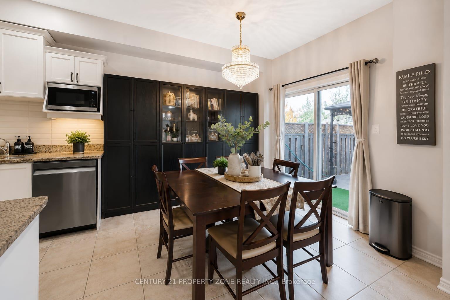 Photo 14 of 550 Stonehenge Drive, Hamilton, Meadowlands — HOMEH