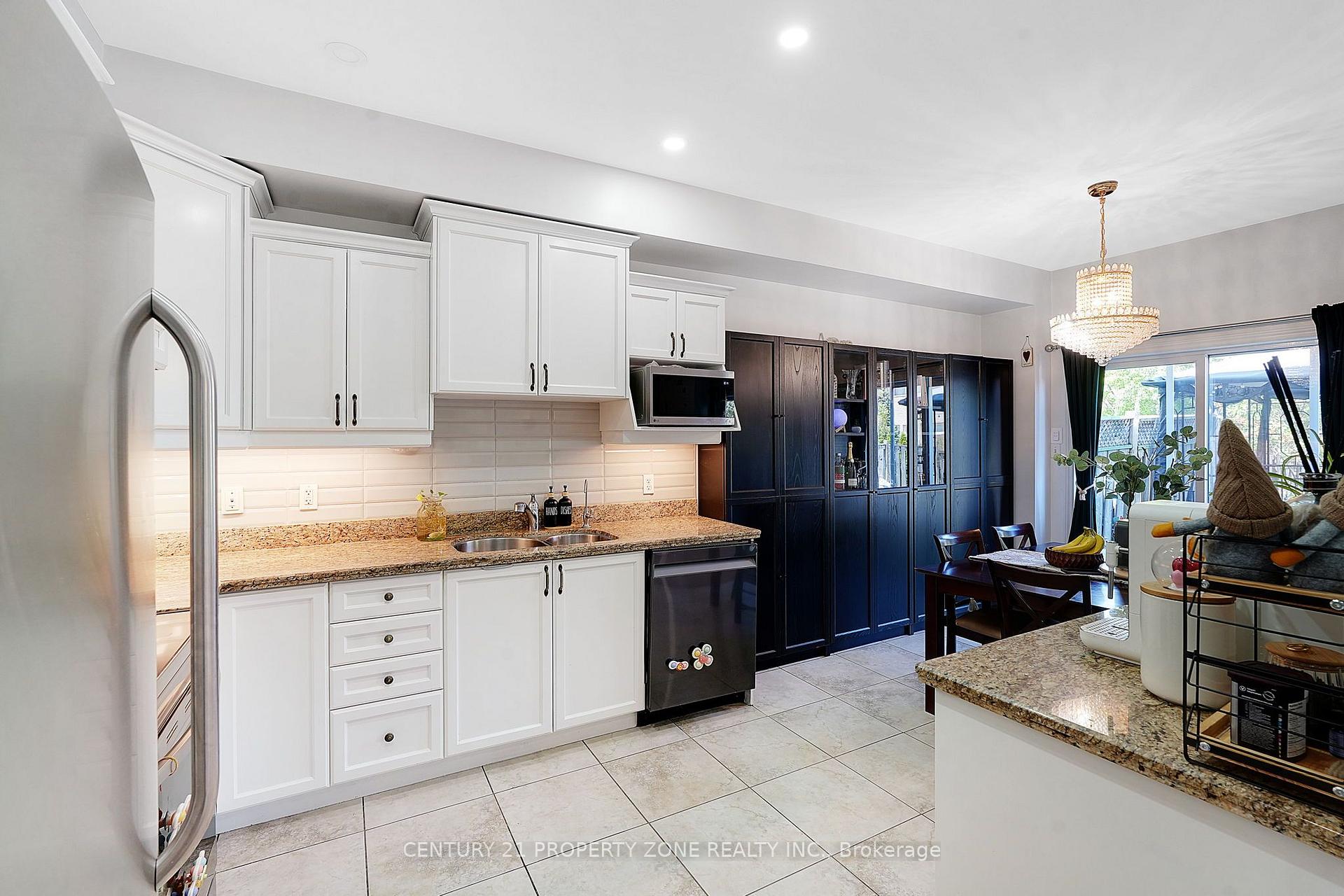 Photo 16 of 550 Stonehenge Drive, Hamilton, Meadowlands — HOMEH
