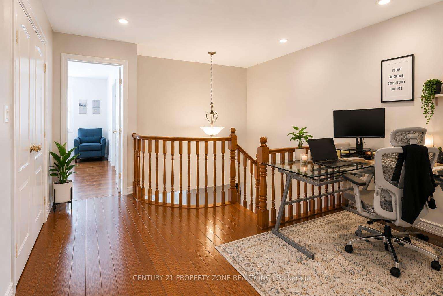 Photo 18 of 550 Stonehenge Drive, Hamilton, Meadowlands — HOMEH