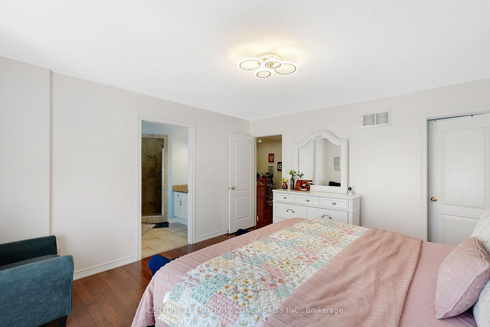 Photo 20 of 550 Stonehenge Drive, Hamilton, Meadowlands — HOMEH
