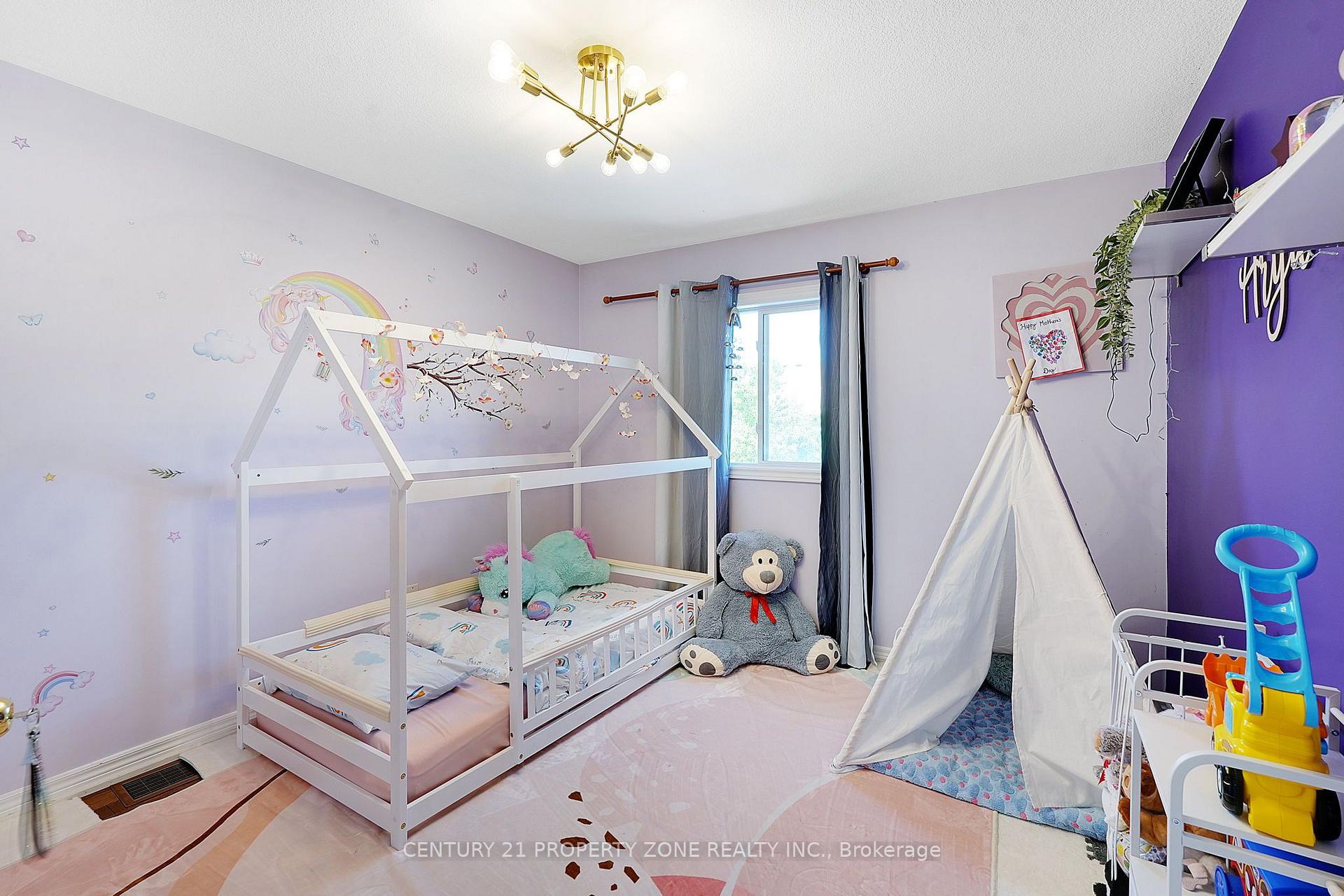 Photo 23 of 550 Stonehenge Drive, Hamilton, Meadowlands — HOMEH