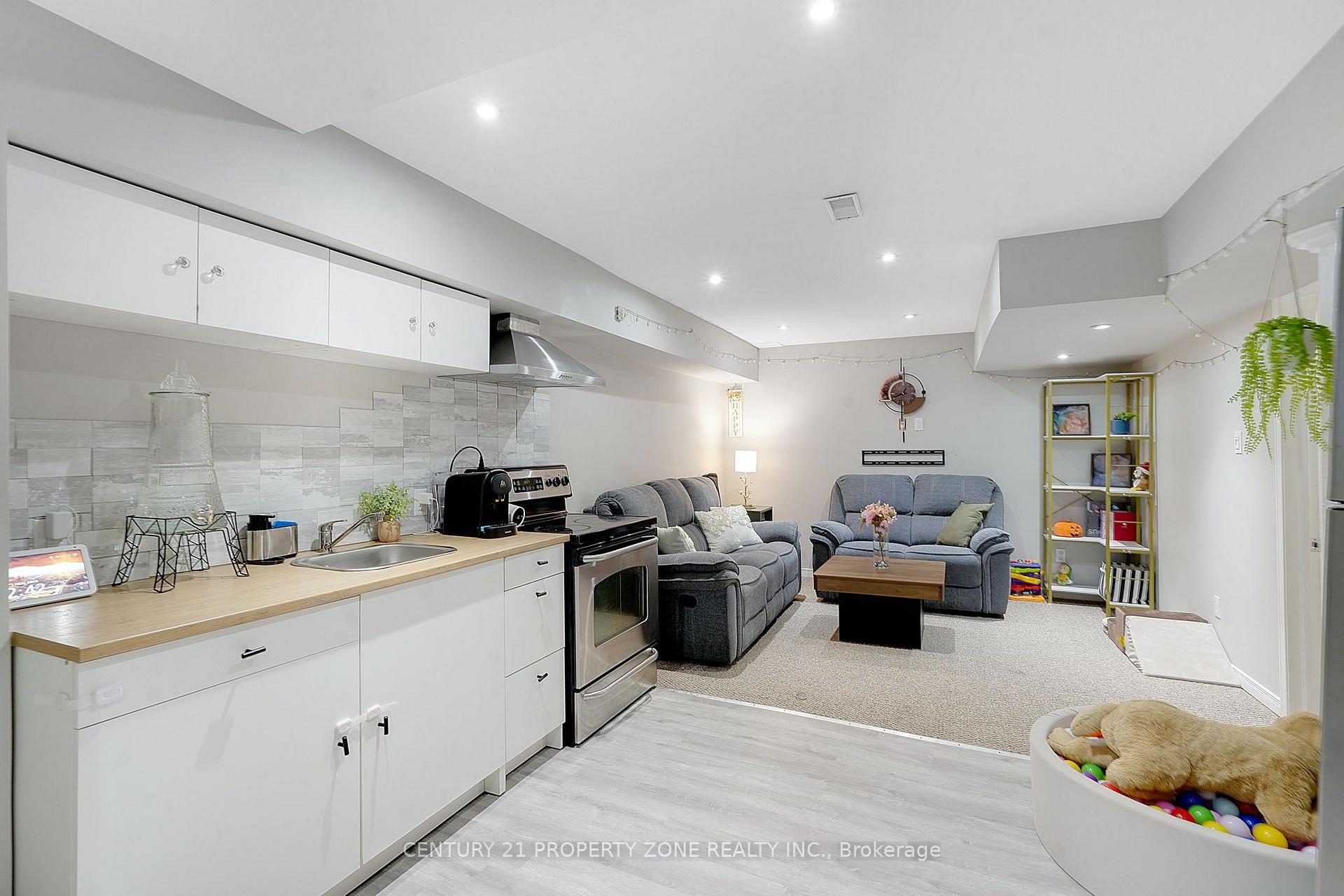 Photo 30 of 550 Stonehenge Drive, Hamilton, Meadowlands — HOMEH