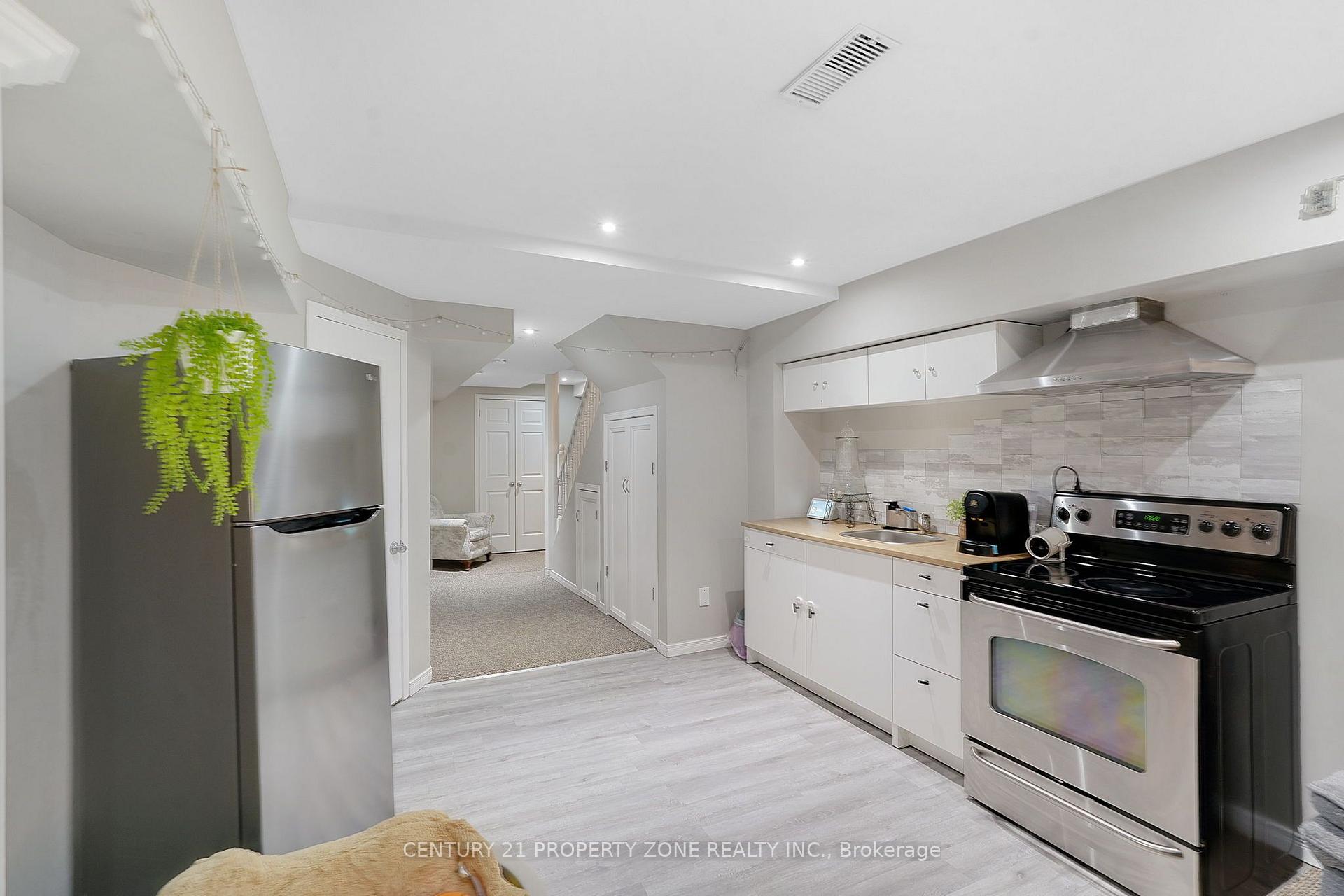Photo 32 of 550 Stonehenge Drive, Hamilton, Meadowlands — HOMEH