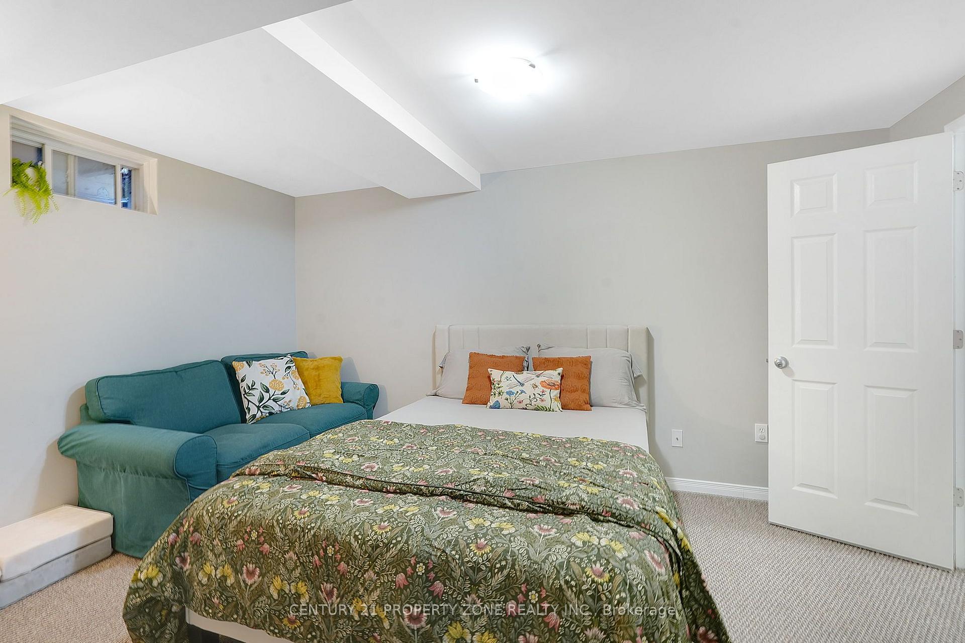 Photo 33 of 550 Stonehenge Drive, Hamilton, Meadowlands — HOMEH