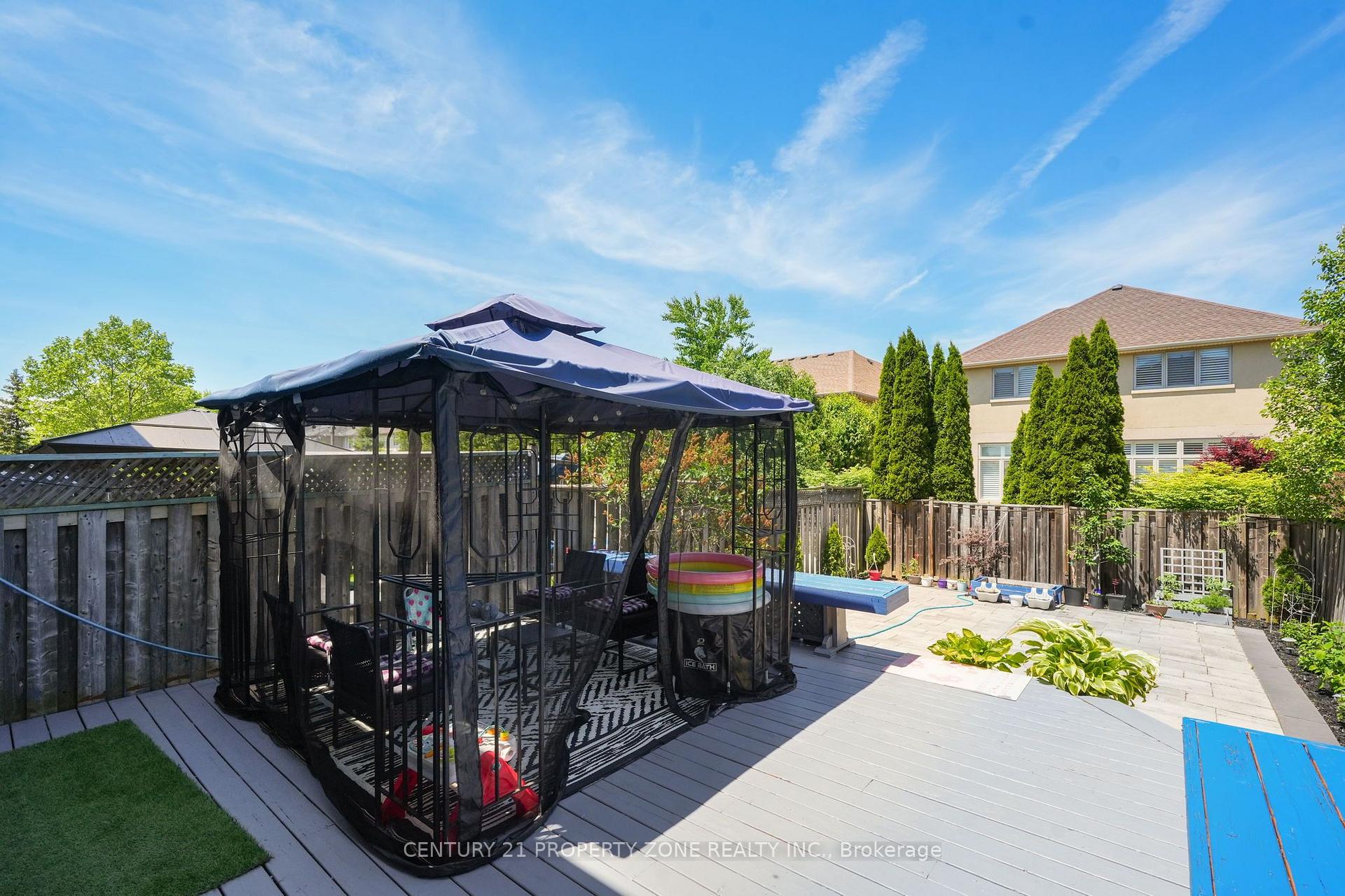 Photo 38 of 550 Stonehenge Drive, Hamilton, Meadowlands — HOMEH