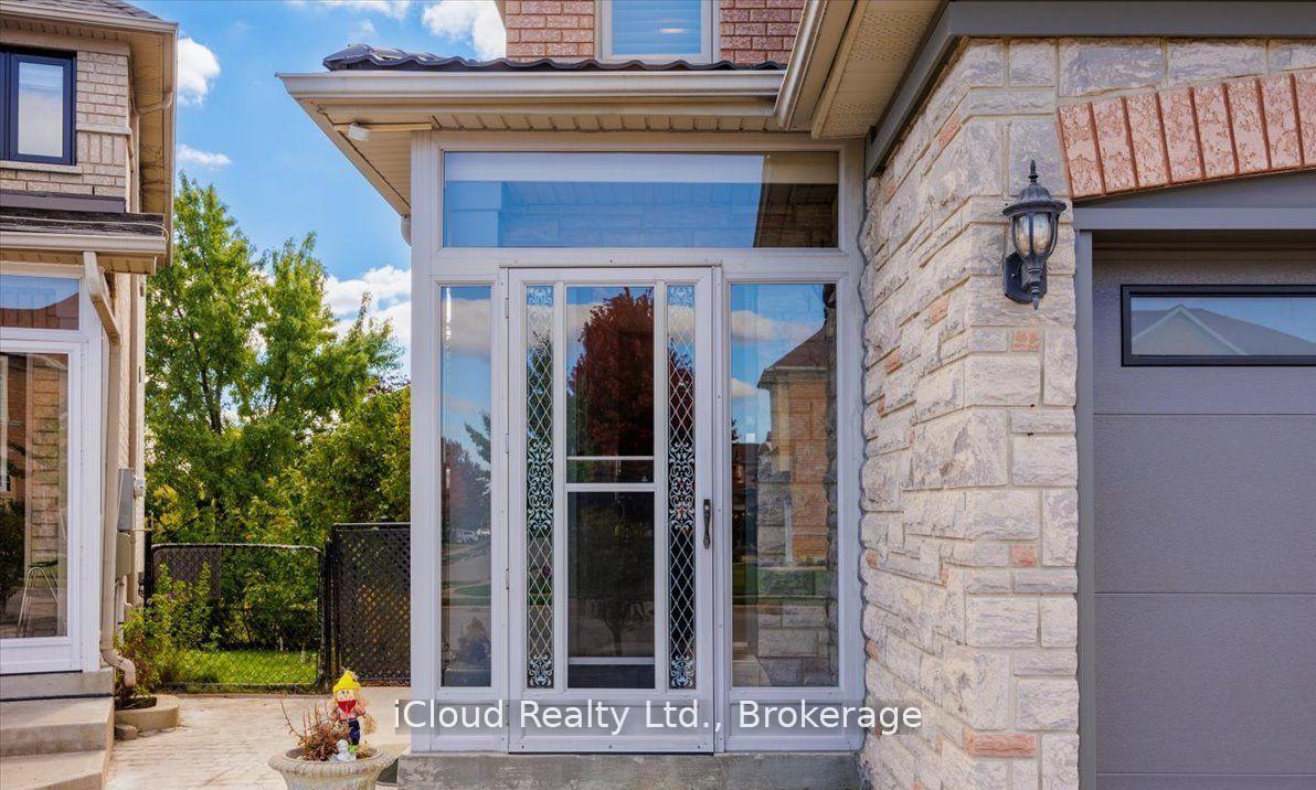 Photo 2 of 36 Pacific Wind Crescent, Brampton, Sandringham-Wellington — HOMEH