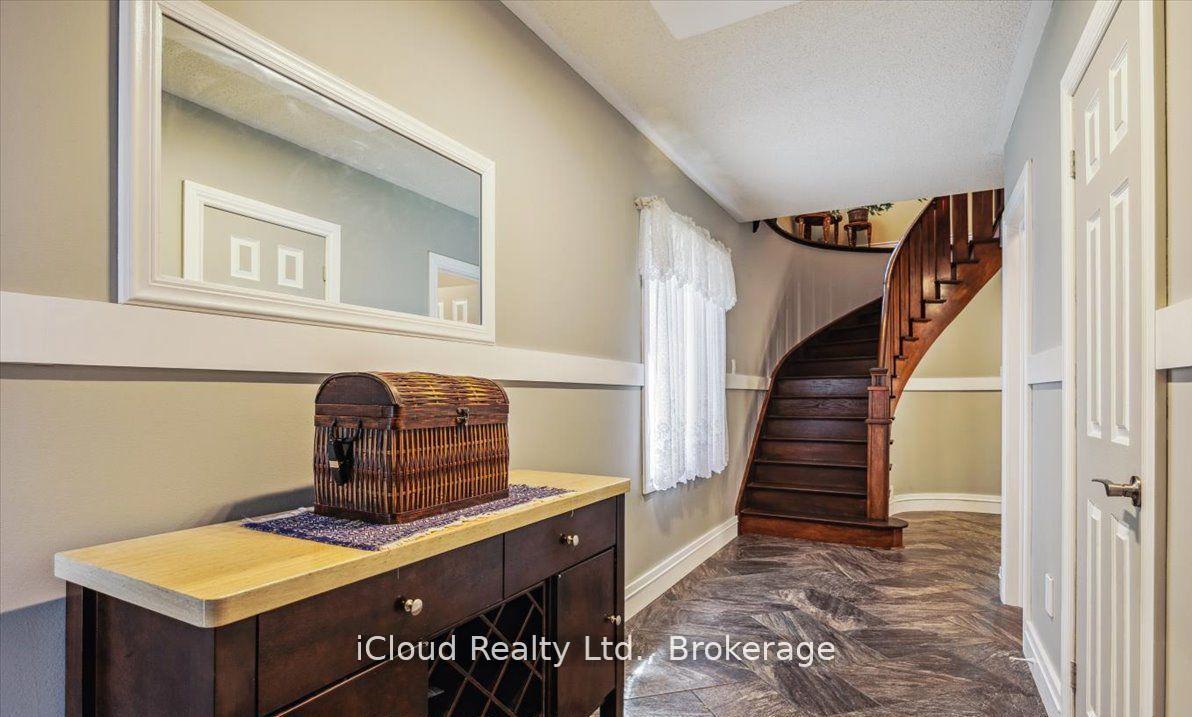 Photo 5 of 36 Pacific Wind Crescent, Brampton, Sandringham-Wellington — HOMEH