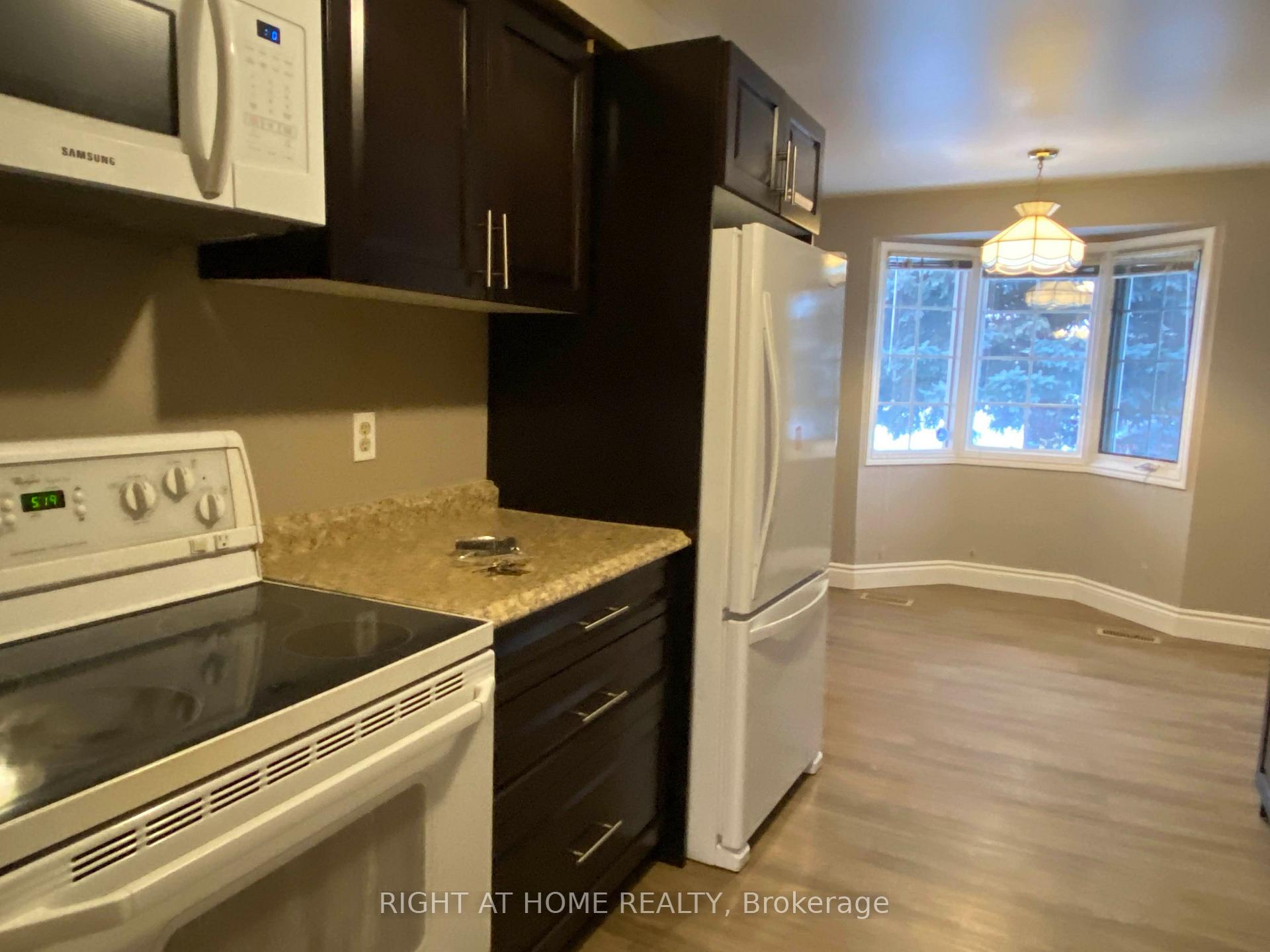 Photo 3 of 792 Homeview Road, London, South Q — HOMEH