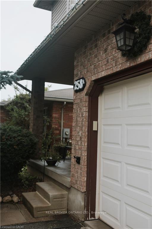 Photo 1 of Unit Unit A, 258 Inverhuron Crescent, Waterloo, Conservation Meadows — HOMEH