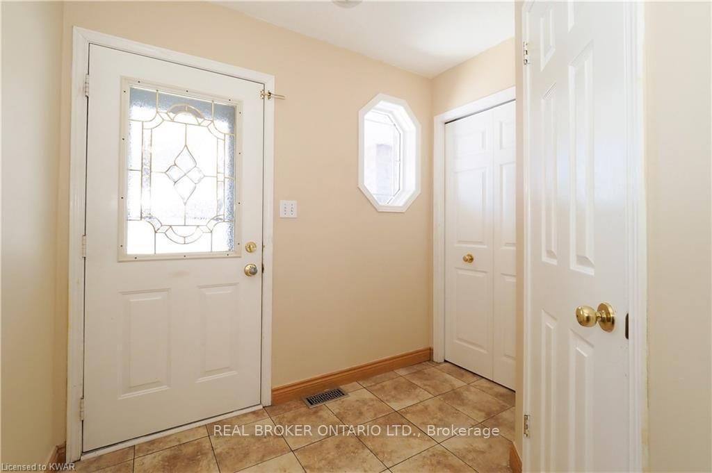 Photo 2 of Unit Unit A, 258 Inverhuron Crescent, Waterloo, Conservation Meadows — HOMEH