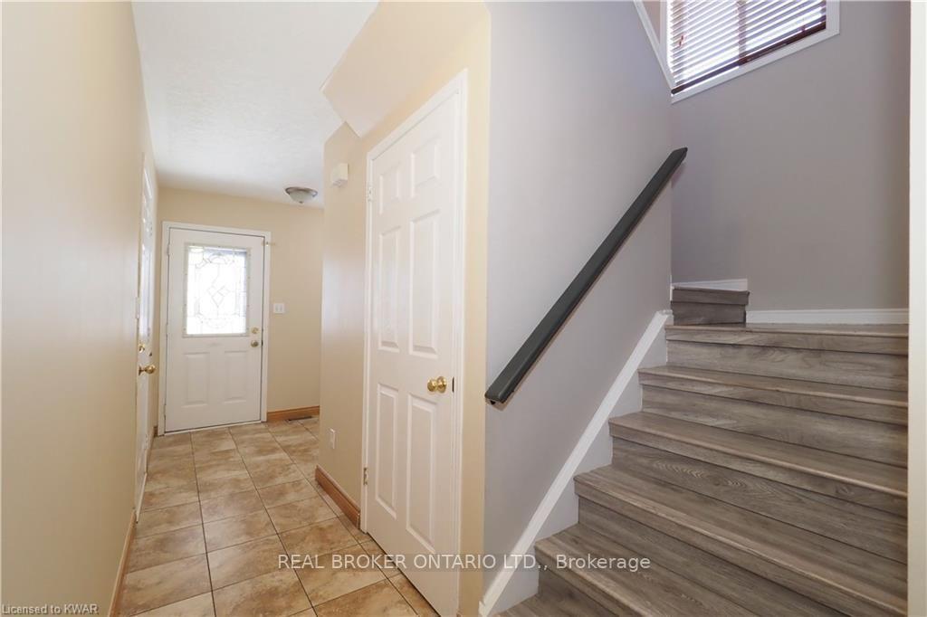 Photo 3 of Unit Unit A, 258 Inverhuron Crescent, Waterloo, Conservation Meadows — HOMEH