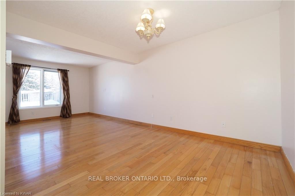 Photo 4 of Unit Unit A, 258 Inverhuron Crescent, Waterloo, Conservation Meadows — HOMEH