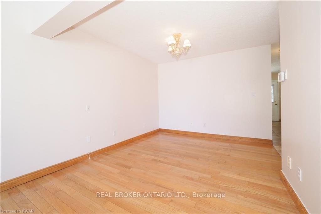Photo 5 of Unit Unit A, 258 Inverhuron Crescent, Waterloo, Conservation Meadows — HOMEH