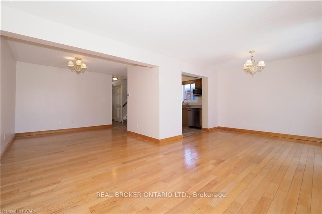 Photo 7 of Unit Unit A, 258 Inverhuron Crescent, Waterloo, Conservation Meadows — HOMEH
