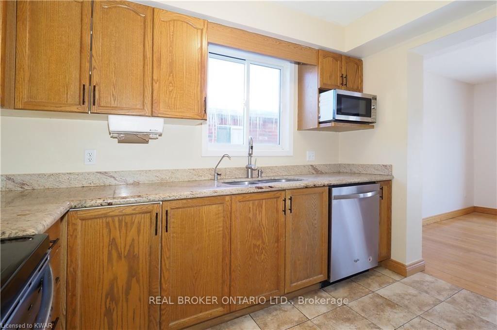 Photo 10 of Unit Unit A, 258 Inverhuron Crescent, Waterloo, Conservation Meadows — HOMEH