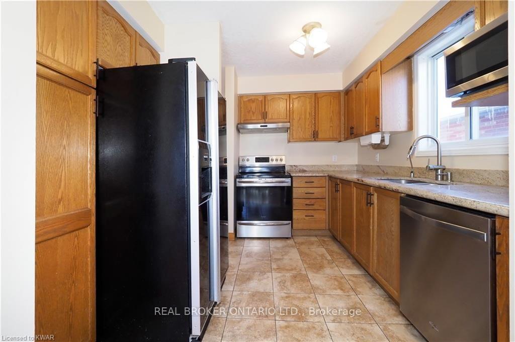 Photo 11 of Unit Unit A, 258 Inverhuron Crescent, Waterloo, Conservation Meadows — HOMEH