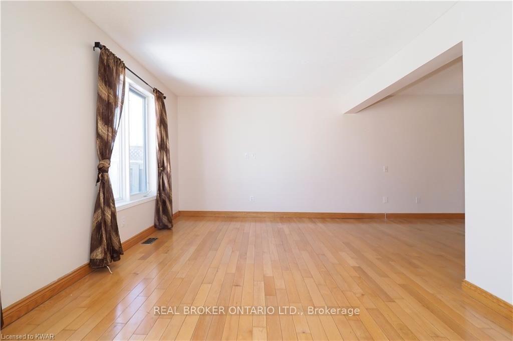 Photo 14 of Unit Unit A, 258 Inverhuron Crescent, Waterloo, Conservation Meadows — HOMEH