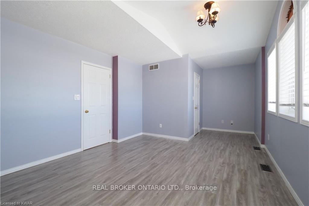 Photo 18 of Unit Unit A, 258 Inverhuron Crescent, Waterloo, Conservation Meadows — HOMEH