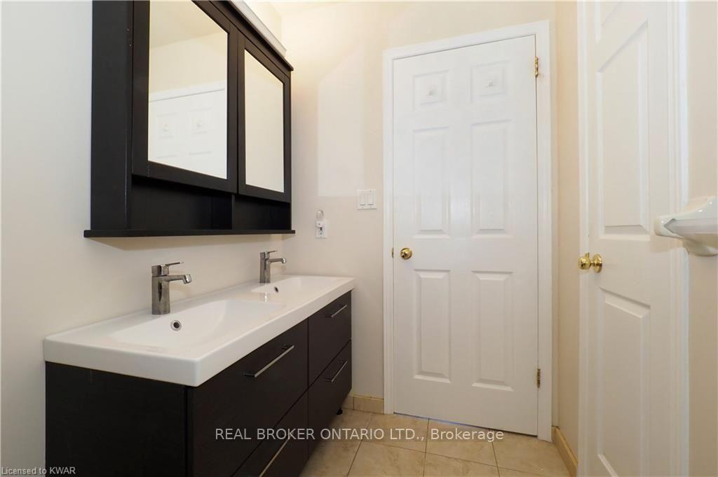 Photo 26 of Unit Unit A, 258 Inverhuron Crescent, Waterloo, Conservation Meadows — HOMEH