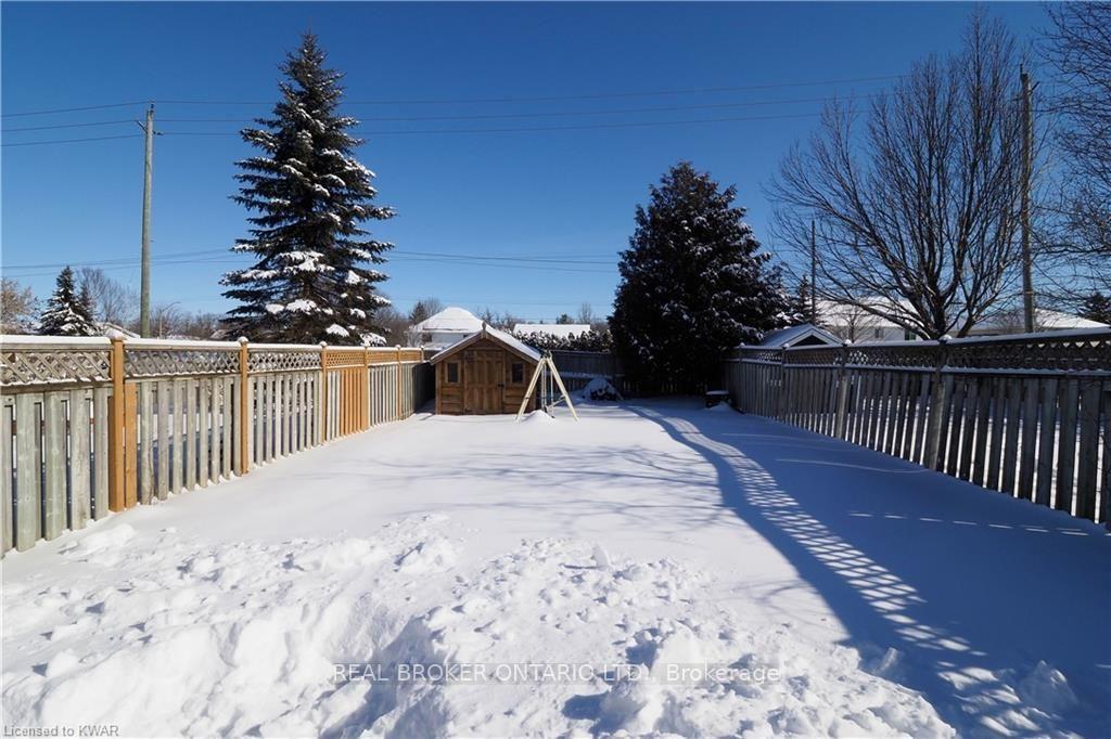 Photo 33 of Unit Unit A, 258 Inverhuron Crescent, Waterloo, Conservation Meadows — HOMEH