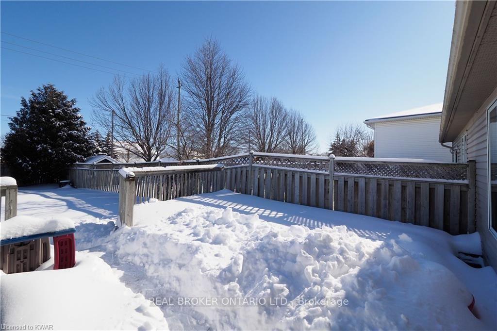 Photo 36 of Unit Unit A, 258 Inverhuron Crescent, Waterloo, Conservation Meadows — HOMEH
