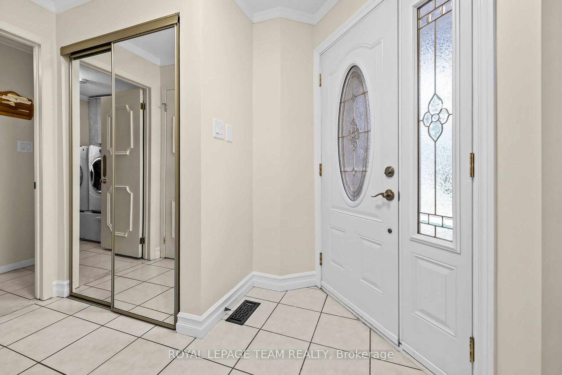 Photo 3 of 1040 Karsh Drive, Ottawa, Hunt Club Park — HOMEH