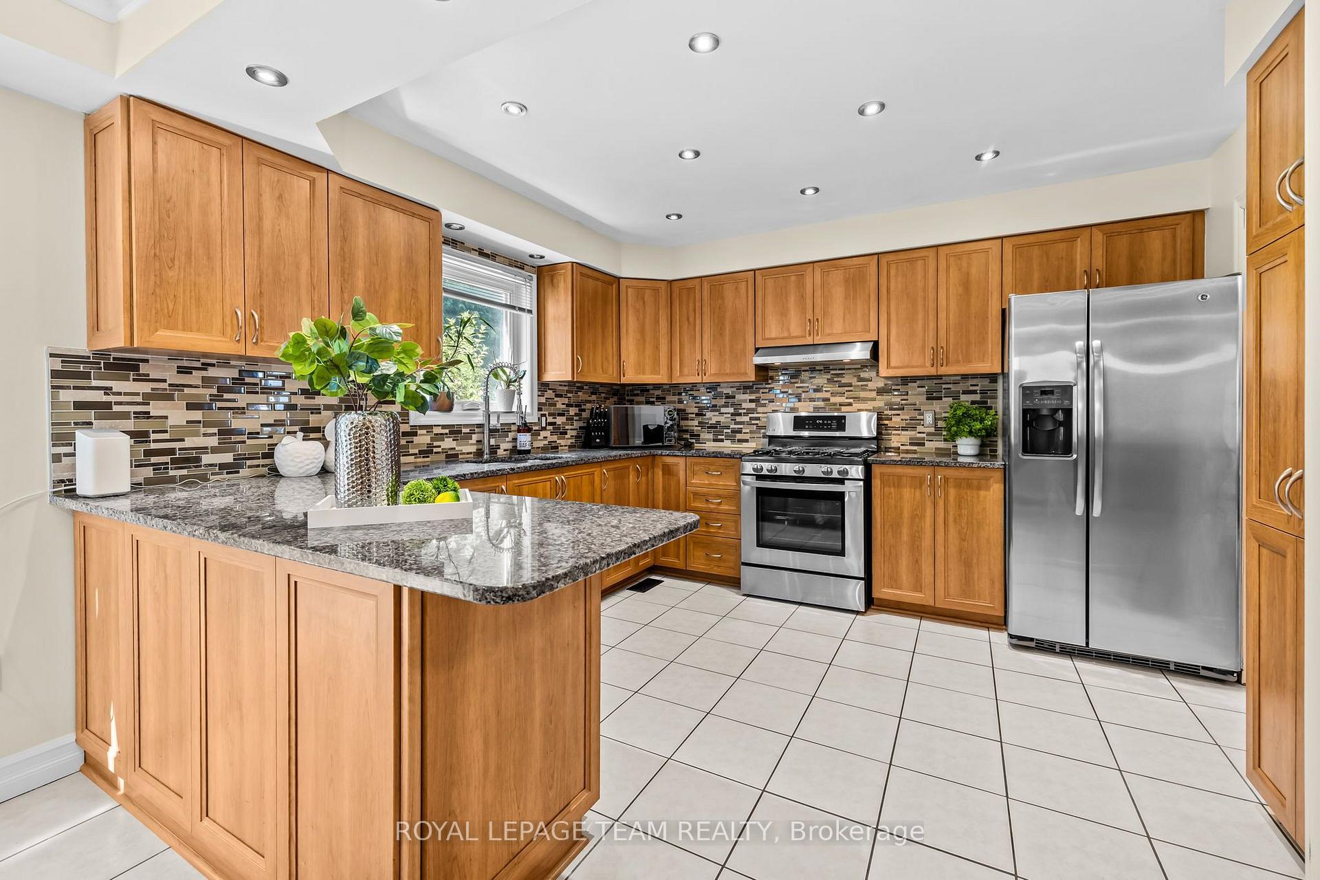 Photo 12 of 1040 Karsh Drive, Ottawa, Hunt Club Park — HOMEH