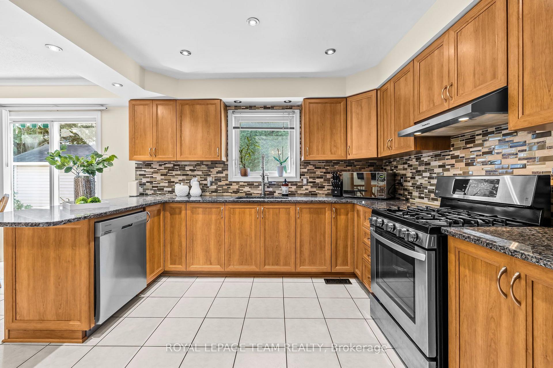 Photo 13 of 1040 Karsh Drive, Ottawa, Hunt Club Park — HOMEH