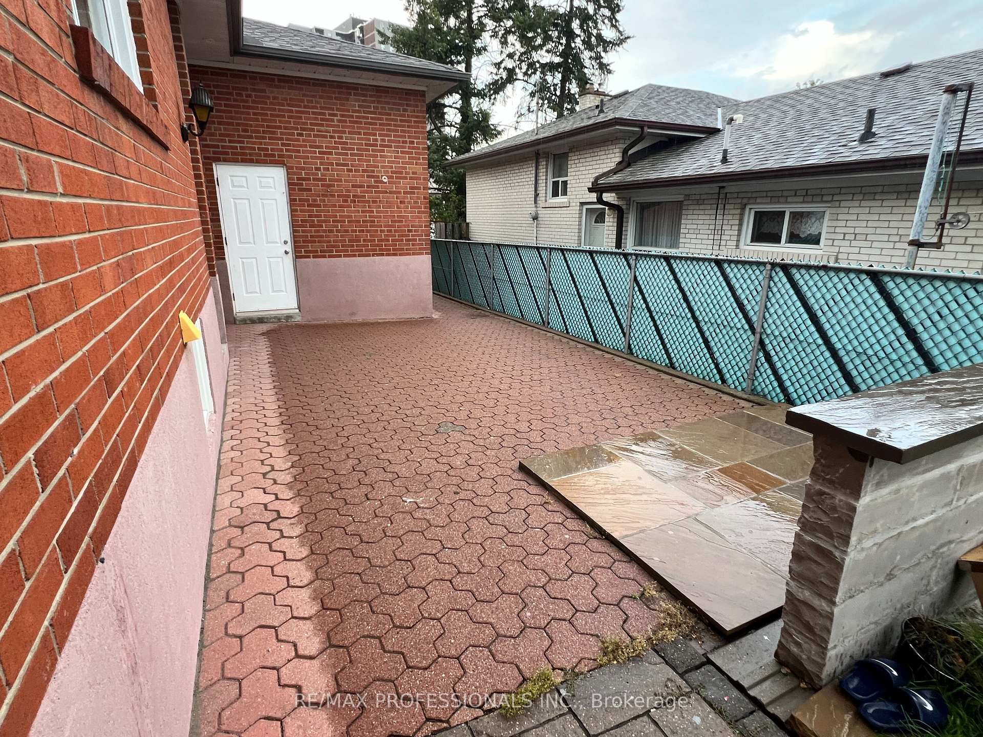 Photo 2 of 30 Lemonwood Drive, Etobicoke, Edenbridge-Humber Valley — HOMEH
