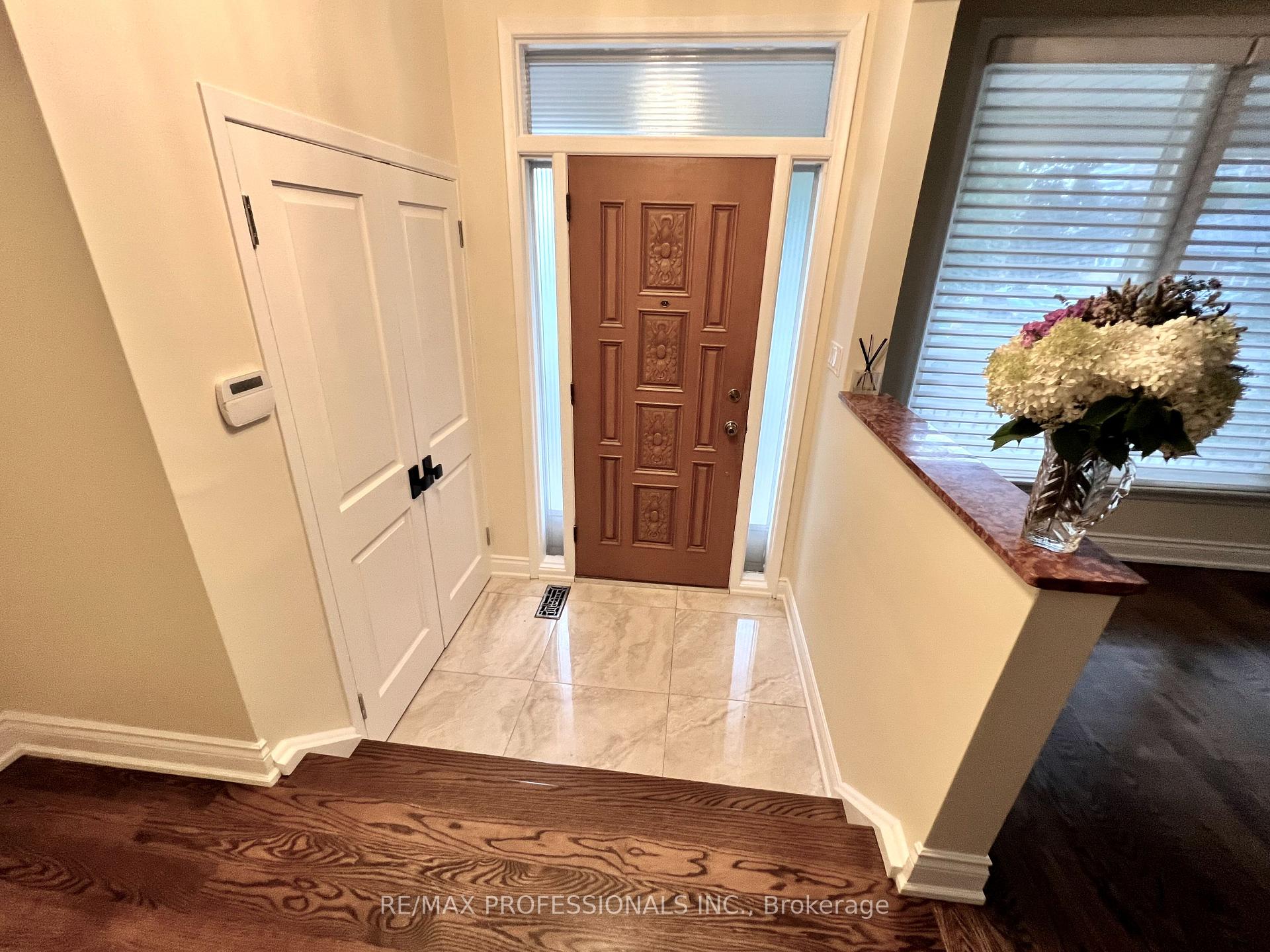 Photo 6 of 30 Lemonwood Drive, Etobicoke, Edenbridge-Humber Valley — HOMEH
