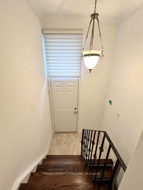 Photo 12 of 30 Lemonwood Drive, Etobicoke, Edenbridge-Humber Valley — HOMEH