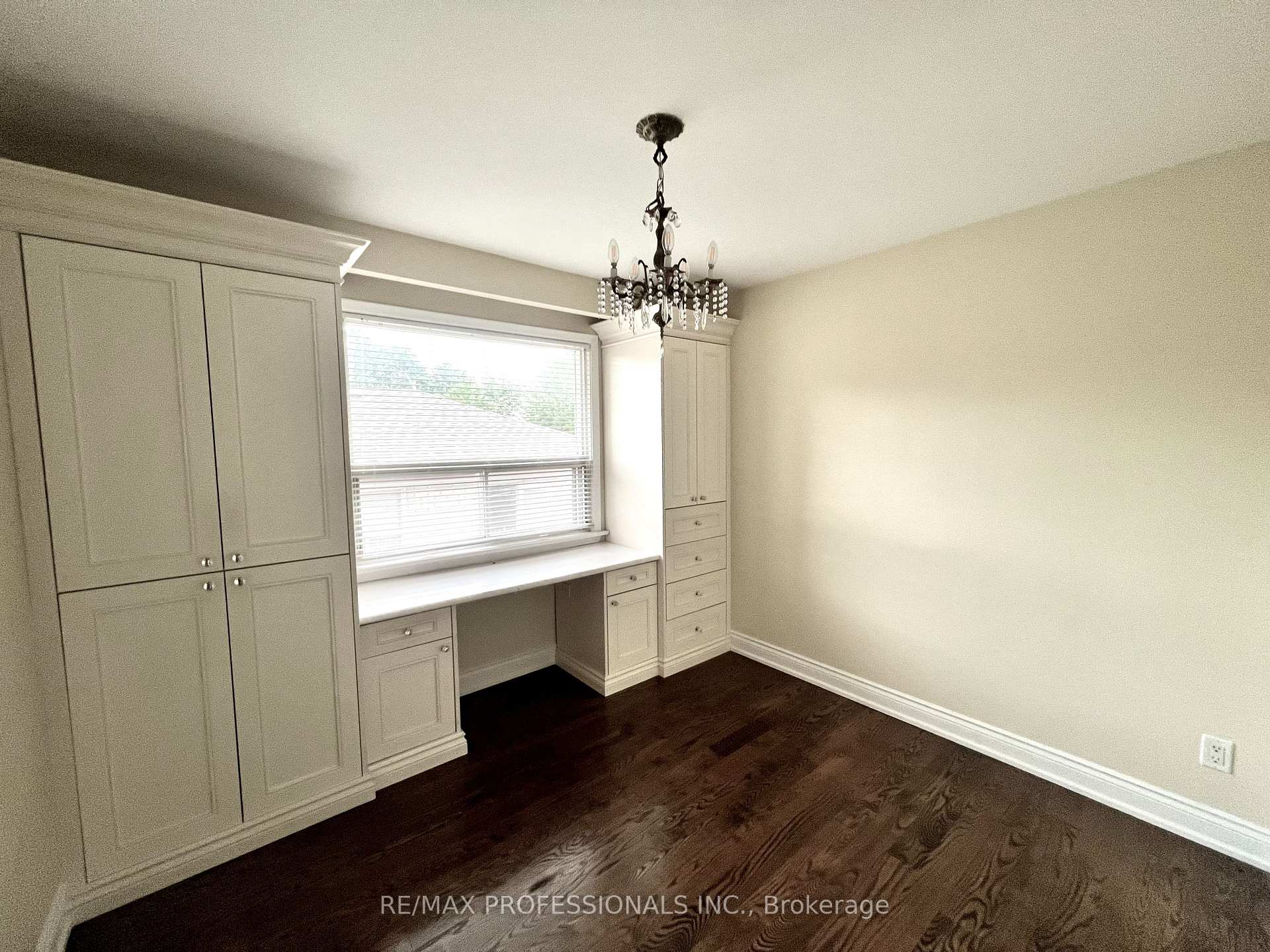Photo 13 of 30 Lemonwood Drive, Etobicoke, Edenbridge-Humber Valley — HOMEH