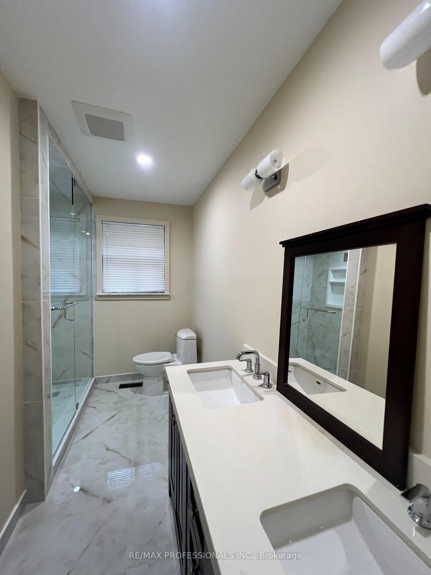 Photo 15 of 30 Lemonwood Drive, Etobicoke, Edenbridge-Humber Valley — HOMEH