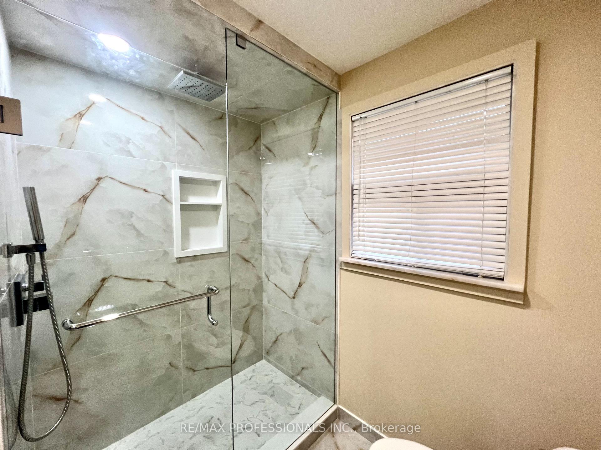 Photo 16 of 30 Lemonwood Drive, Etobicoke, Edenbridge-Humber Valley — HOMEH