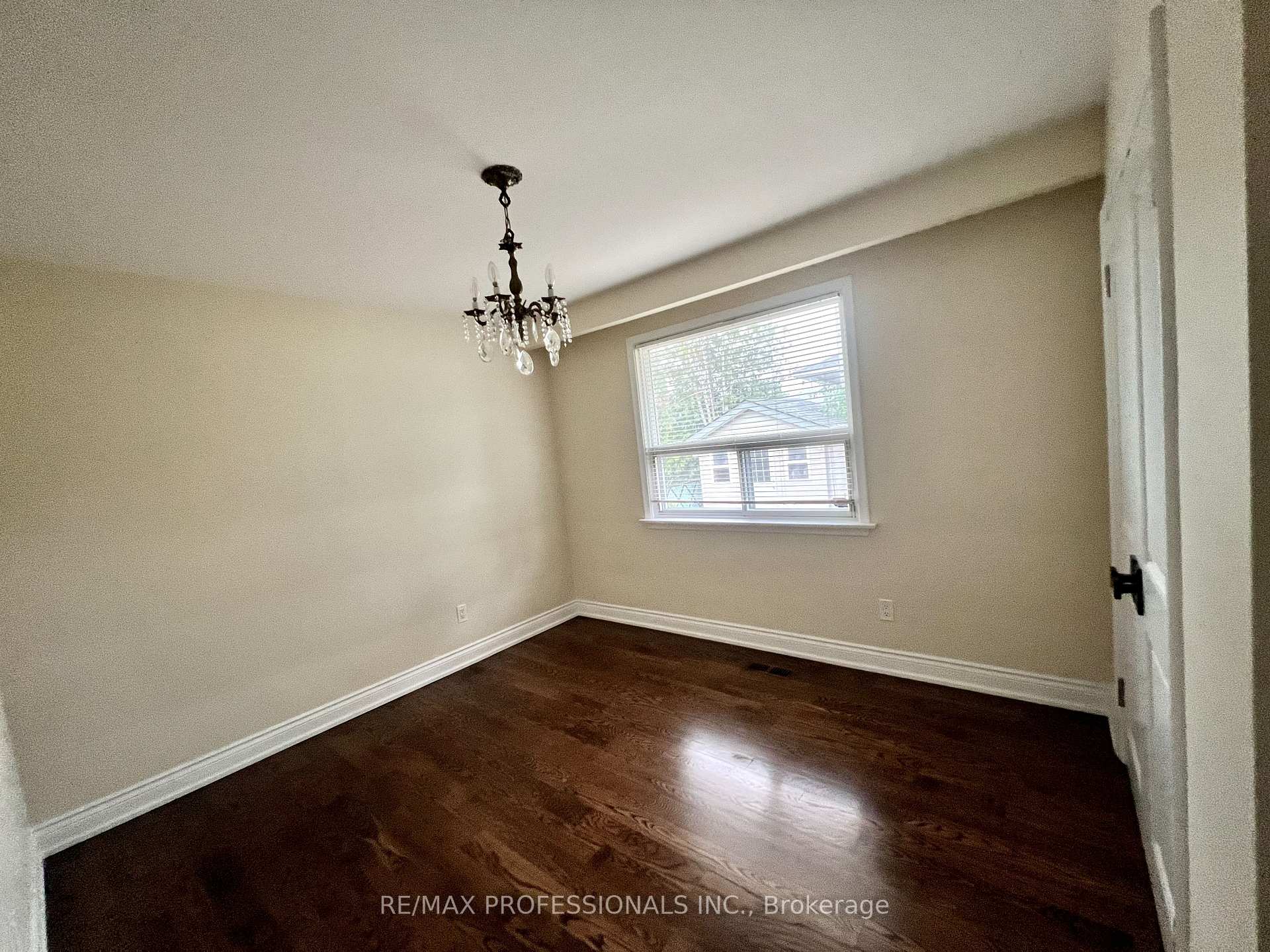 Photo 17 of 30 Lemonwood Drive, Etobicoke, Edenbridge-Humber Valley — HOMEH