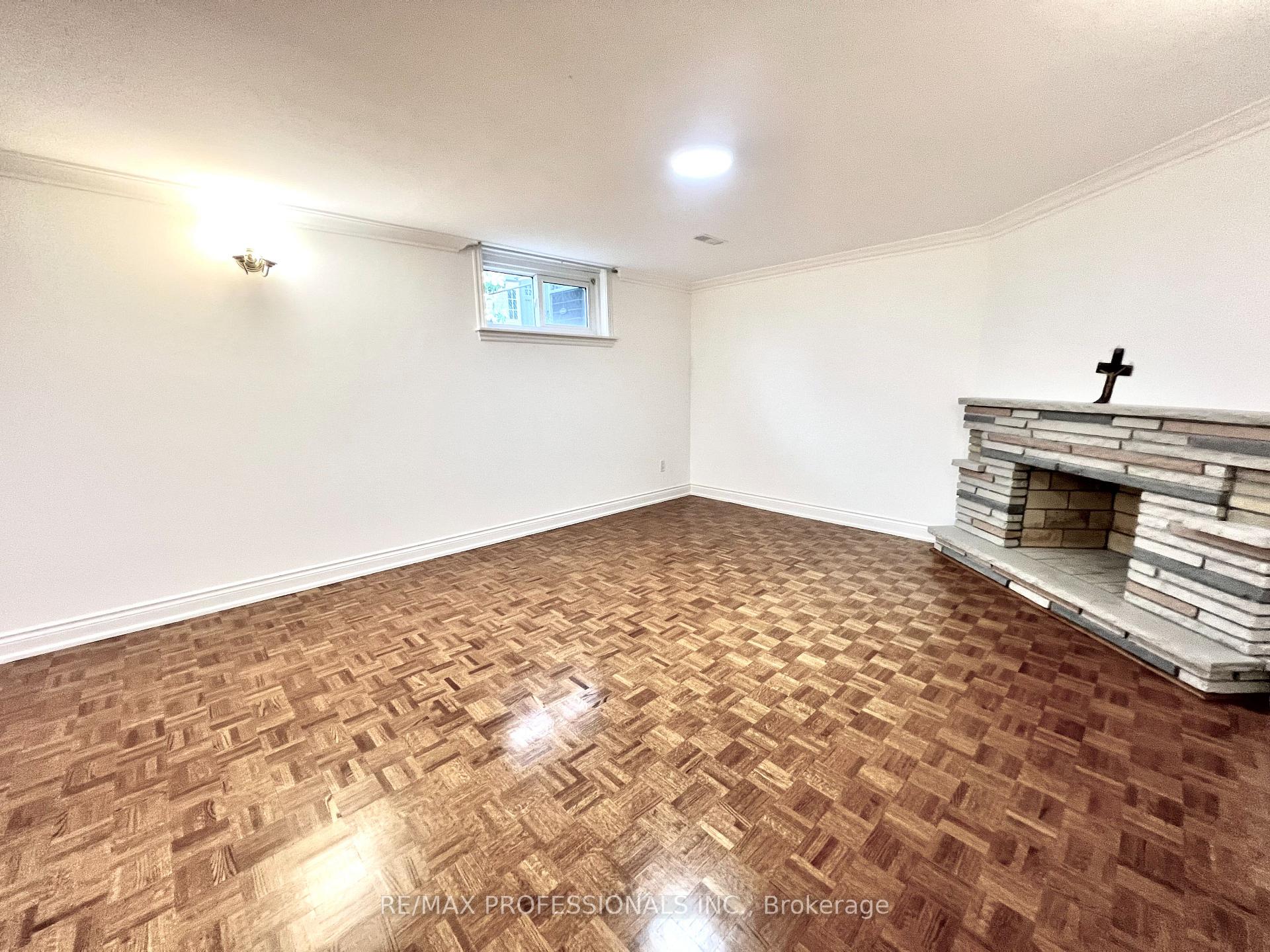 Photo 20 of 30 Lemonwood Drive, Etobicoke, Edenbridge-Humber Valley — HOMEH