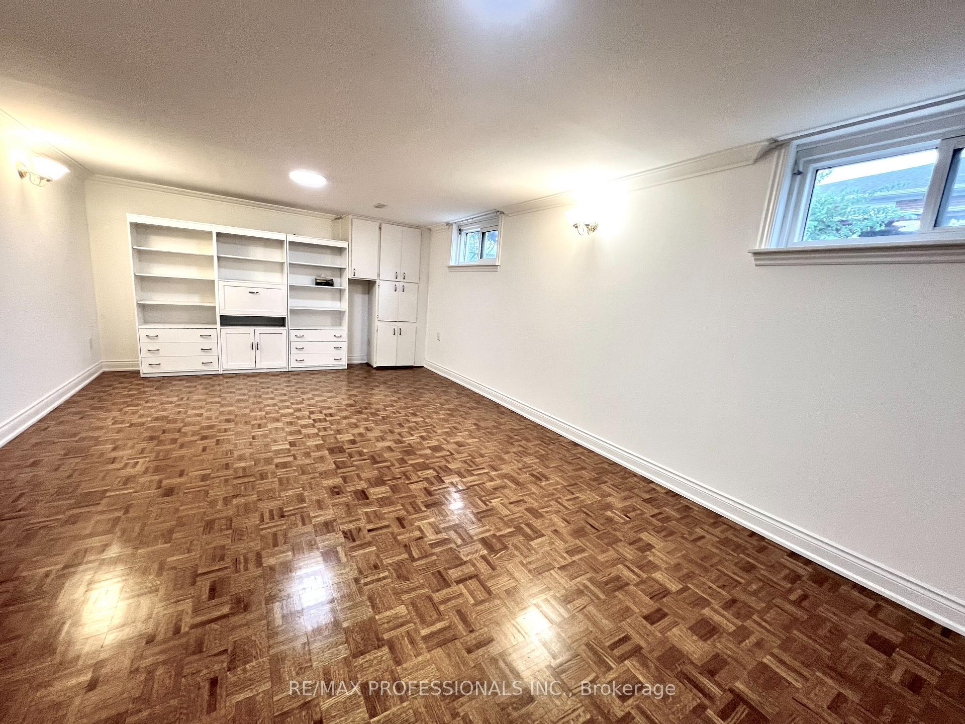 Photo 21 of 30 Lemonwood Drive, Etobicoke, Edenbridge-Humber Valley — HOMEH