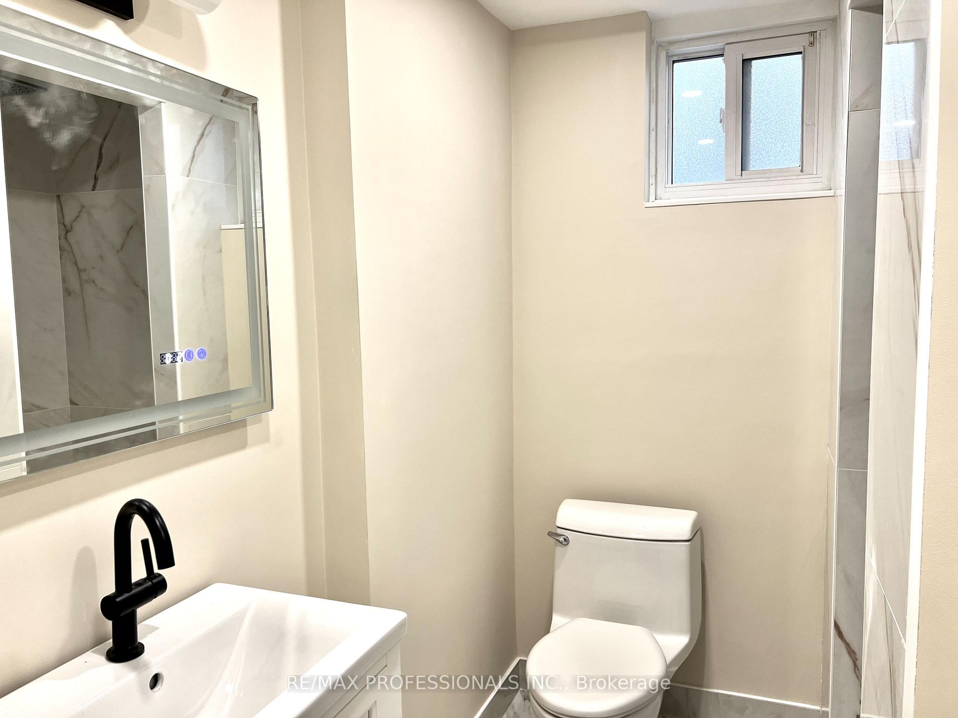 Photo 22 of 30 Lemonwood Drive, Etobicoke, Edenbridge-Humber Valley — HOMEH
