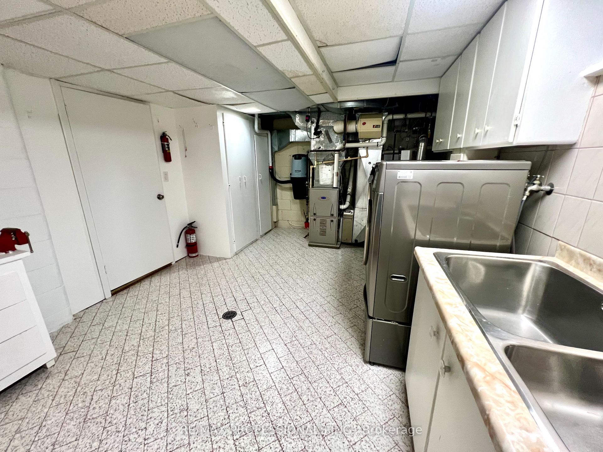 Photo 25 of 30 Lemonwood Drive, Etobicoke, Edenbridge-Humber Valley — HOMEH